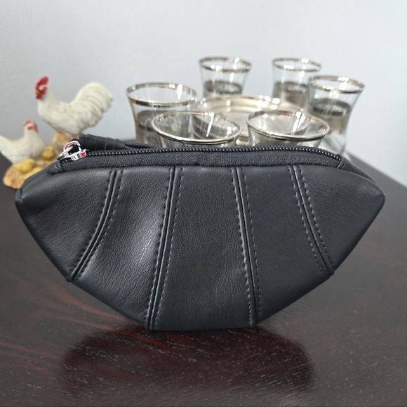 Black Crescent Pouch - Picture 1 of 4